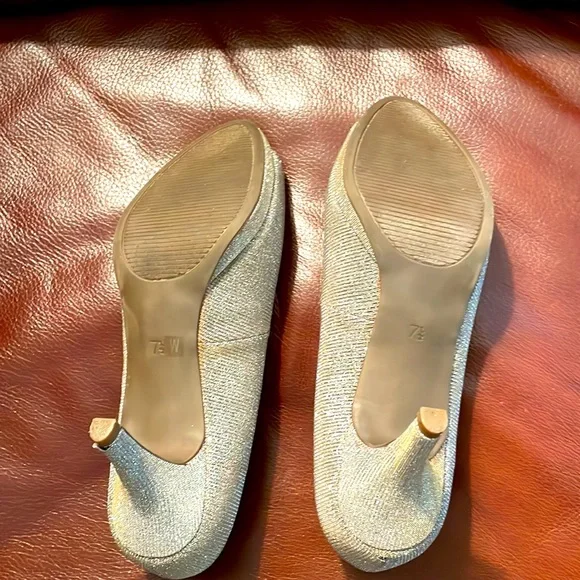 Great Wedding or Special Occasion shoes.  Kelly & Katie brand size 7.5 W. - Picture 6 of 11